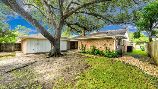 Houston 1-story, 3-bed 9823 Braewick Drive-idx