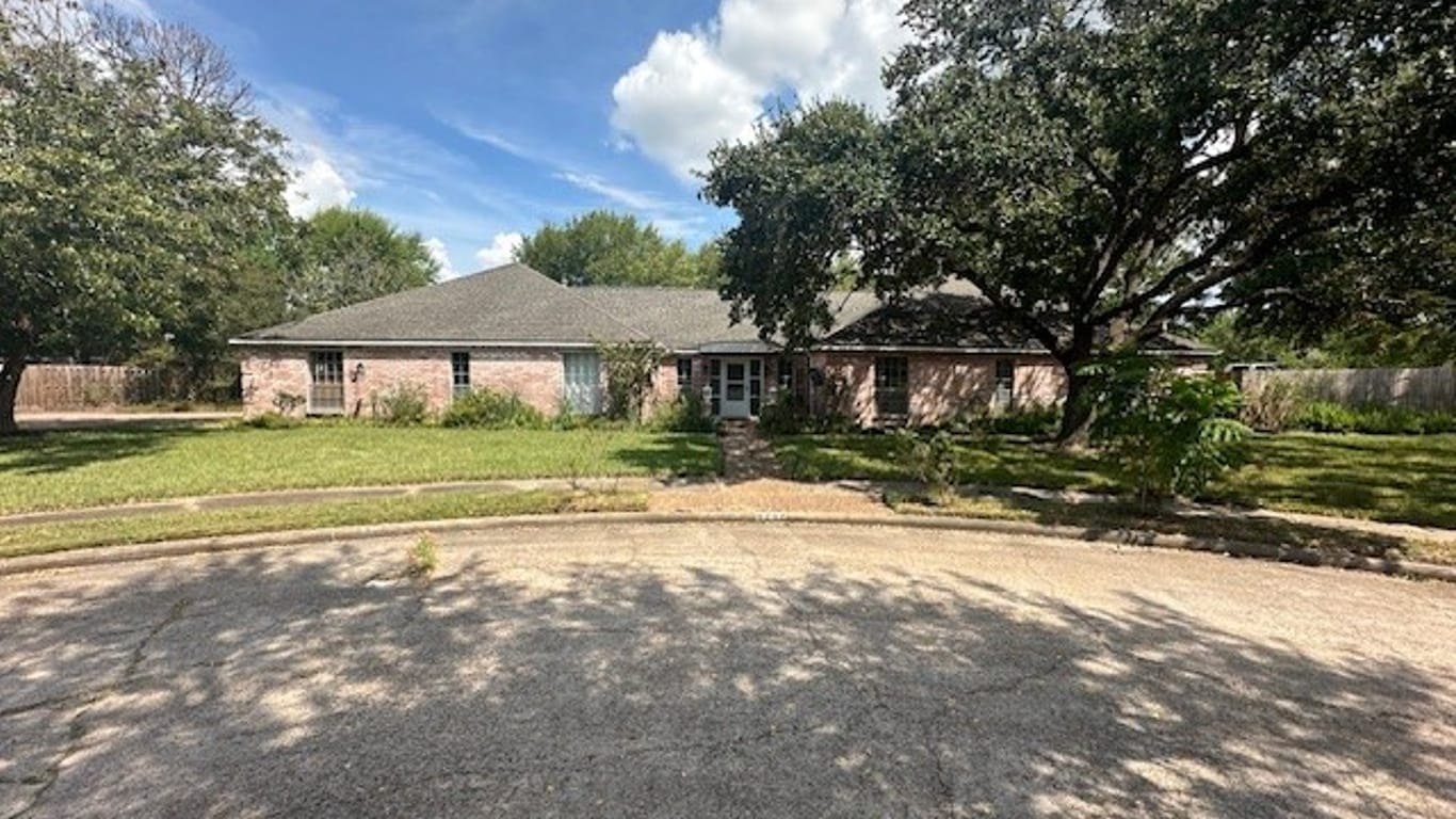 Houston 1-story, 4-bed 6202 Creekbend Drive-idx