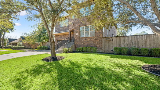 Houston 2-story, 4-bed 9714 Braesmont Drive-idx