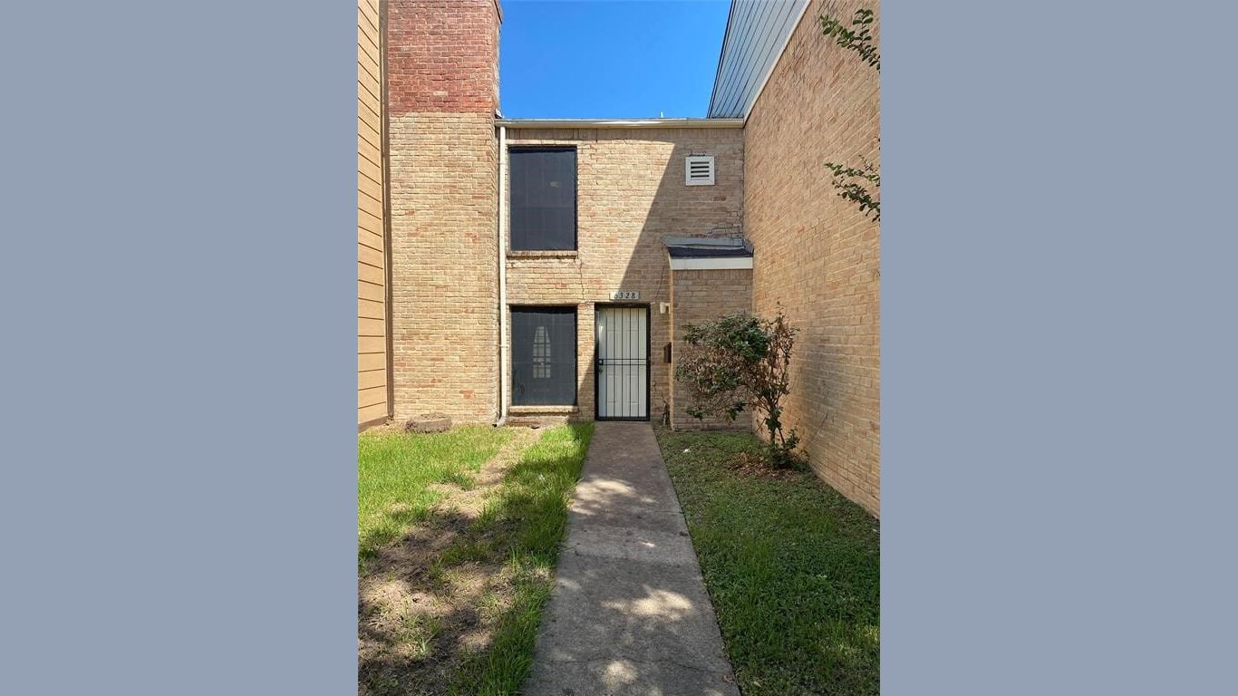 Houston 2-story, 1-bed 6328 Creekbend Drive-idx