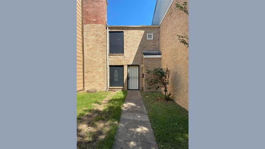 Houston 2-story, 1-bed 6328 Creekbend Drive-idx