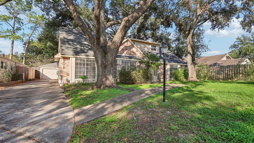 Houston 2-story, 4-bed 6202 Rollingbrook Drive-idx