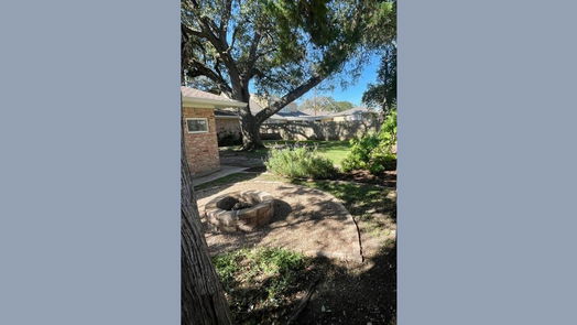 Houston 1-story, 3-bed 9823 Braewick Drive-idx