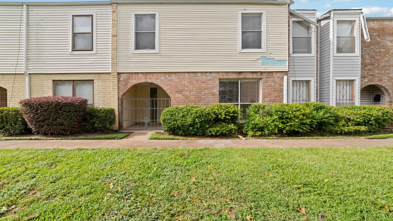 Houston 2-story, 3-bed 9032 Wilcrest Drive 9032-idx