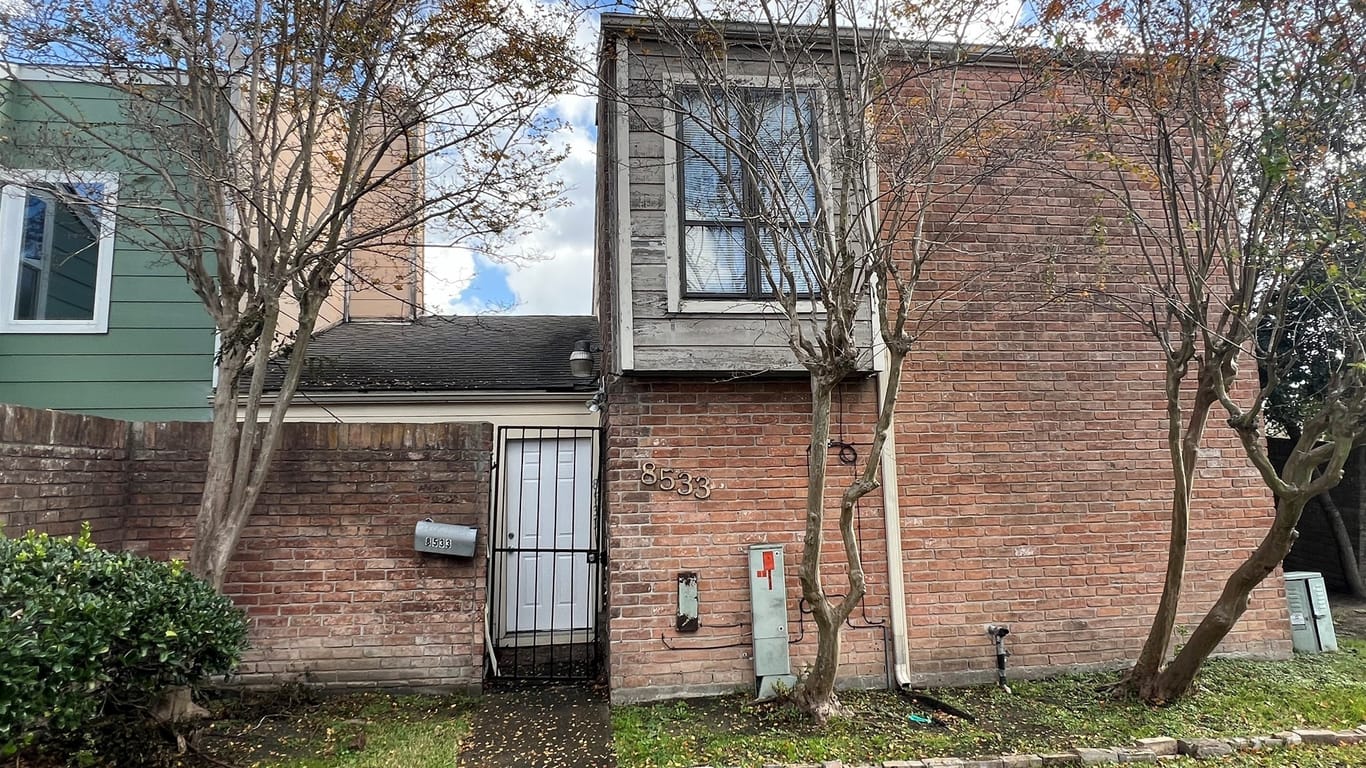 Houston 2-story, 3-bed 8533 Wilcrest Drive-idx