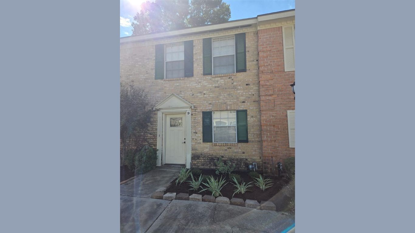 Conroe 2-story, 2-bed 2030 Plantation Drive D-idx