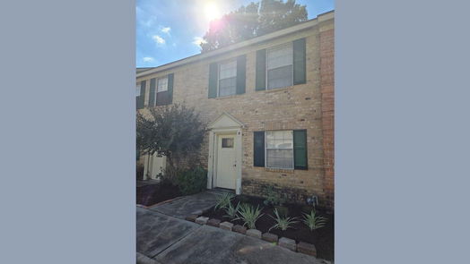 Conroe 2-story, 2-bed 2030 Plantation Drive D-idx