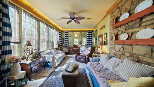 Conroe 2-story, 4-bed 11925 W Lakeshore Drive-idx