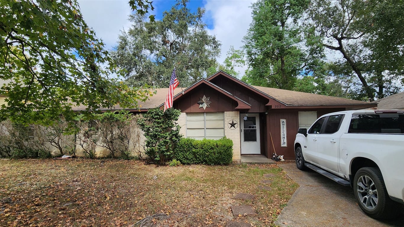 Conroe 1-story, 3-bed 202 Shadow Oaks Drive-idx