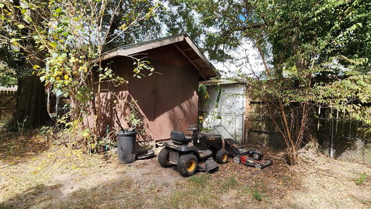 Conroe 1-story, 3-bed 202 Shadow Oaks Drive-idx