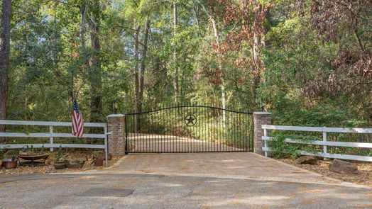 Conroe 3-story, 6-bed 6189 Hickory Hollow Lane-idx