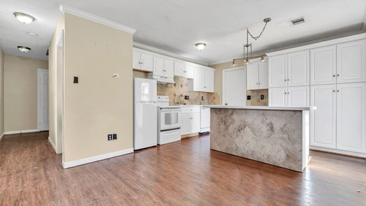 Montgomery 1-story, 3-bed 801, 803, 805 Queenswood-idx