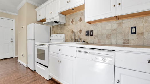 Montgomery 1-story, 3-bed 801, 803, 805 Queenswood-idx