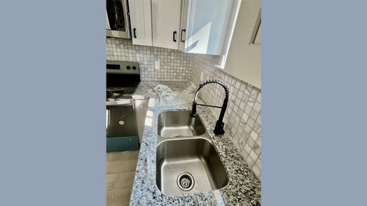 Montgomery 1-story, 3-bed 16862 W Lynbrook Street-idx