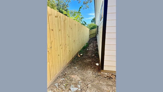 Montgomery 1-story, 3-bed 16862 W Lynbrook Street-idx