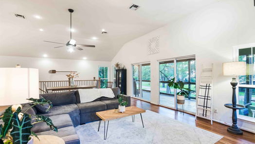 Willis 2-story, 4-bed 15700 Lakeway Drive-idx
