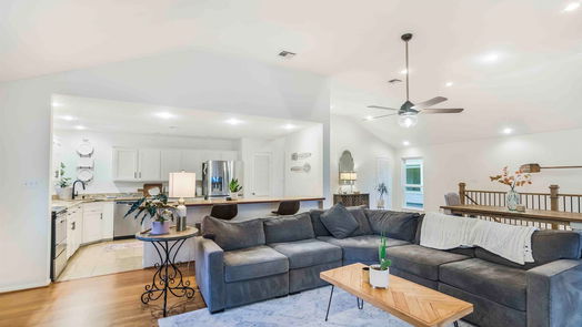 Willis 2-story, 4-bed 15700 Lakeway Drive-idx