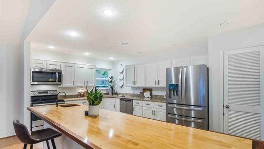 Willis 2-story, 4-bed 15700 Lakeway Drive-idx
