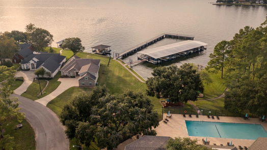Willis 2-story, 4-bed 15700 Lakeway Drive-idx