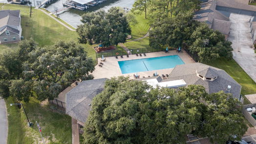 Willis 2-story, 4-bed 15700 Lakeway Drive-idx