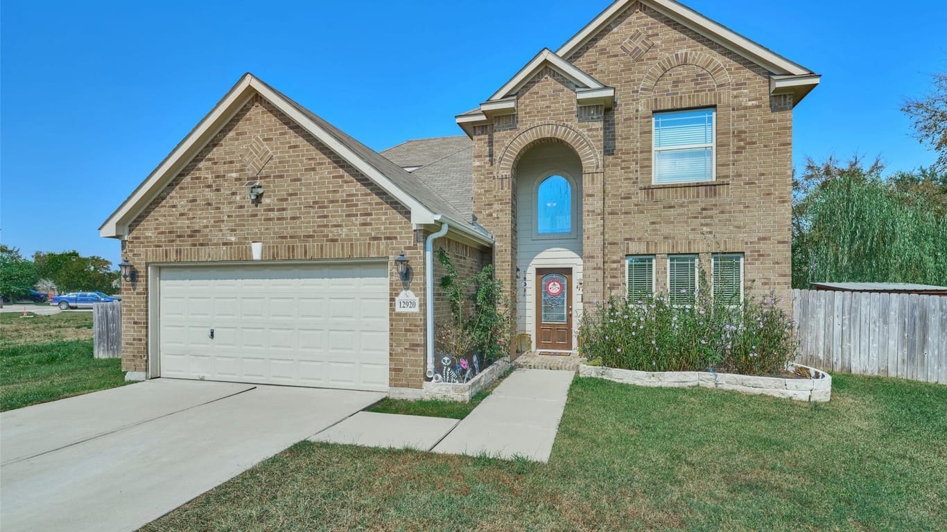 Willis 2-story, 4-bed 12920 Oakwood Circle-idx