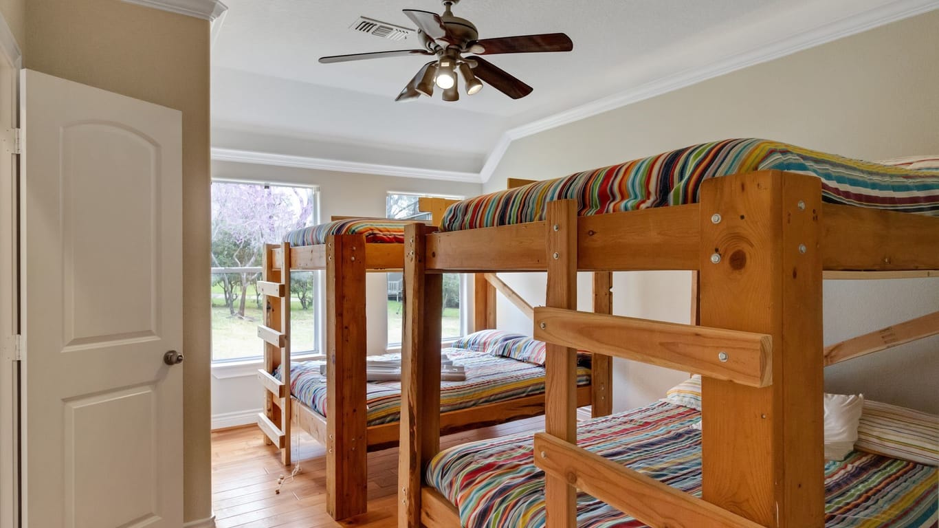 Coldspring 3-story, 3-bed 240 Lake Shore Drive-idx