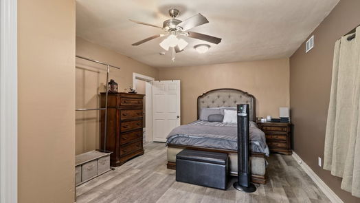 Humble 2-story, 5-bed 416 S Avenue D-idx
