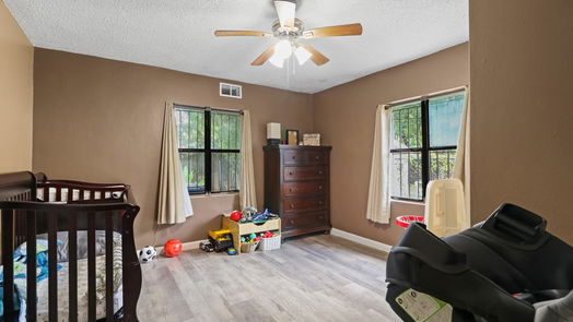 Humble 2-story, 5-bed 416 S Avenue D-idx