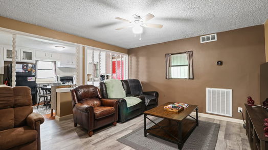 Humble 2-story, 5-bed 416 S Avenue D-idx