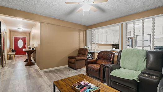 Humble 2-story, 5-bed 416 S Avenue D-idx