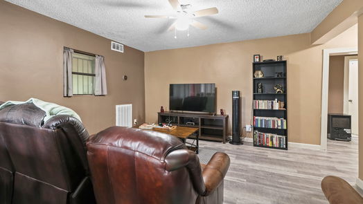 Humble 2-story, 5-bed 416 S Avenue D-idx