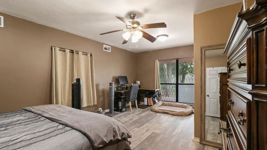 Humble 2-story, 5-bed 416 S Avenue D-idx
