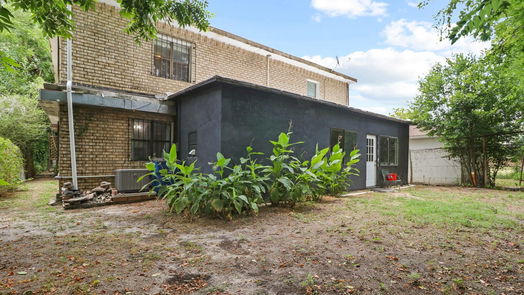 Humble 2-story, 5-bed 416 S Avenue D-idx