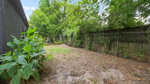 Humble 2-story, 5-bed 416 S Avenue D-idx