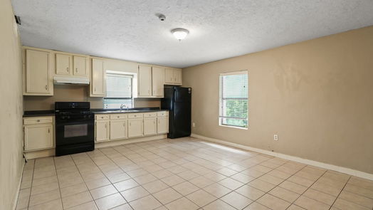 Humble 2-story, 5-bed 416 S Avenue D-idx