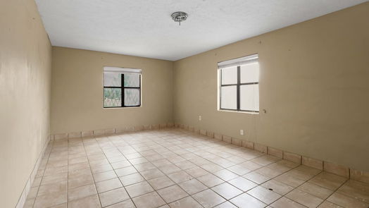 Humble 2-story, 5-bed 416 S Avenue D-idx