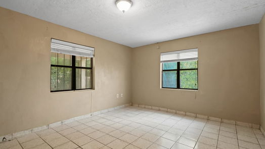 Humble 2-story, 5-bed 416 S Avenue D-idx
