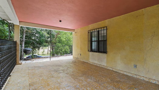 Humble 2-story, 5-bed 416 S Avenue D-idx