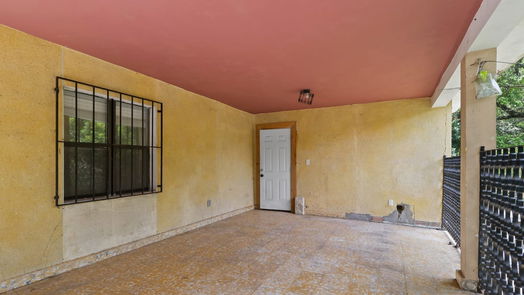 Humble 2-story, 5-bed 416 S Avenue D-idx