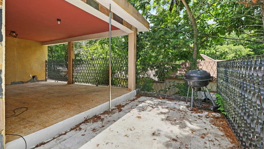 Humble 2-story, 5-bed 416 S Avenue D-idx