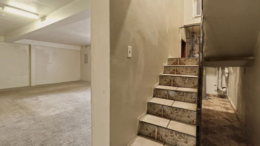 Humble 2-story, 5-bed 416 S Avenue D-idx