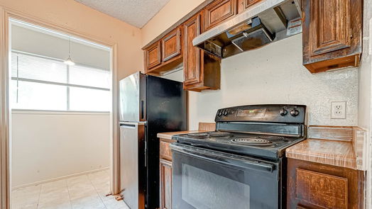 Humble 2-story, 2-bed 1319 Brenda Lane 4-idx
