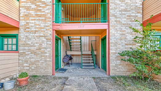 Humble 2-story, 2-bed 1319 Brenda Lane 4-idx