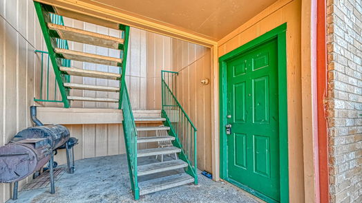 Humble 2-story, 2-bed 1319 Brenda Lane 4-idx