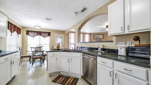 Humble 2-story, 5-bed 7222 Foxshadows Lane-idx