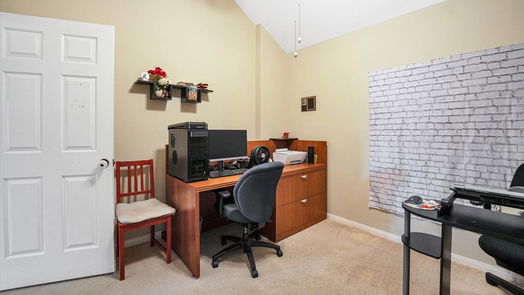 Humble 2-story, 5-bed 7222 Foxshadows Lane-idx