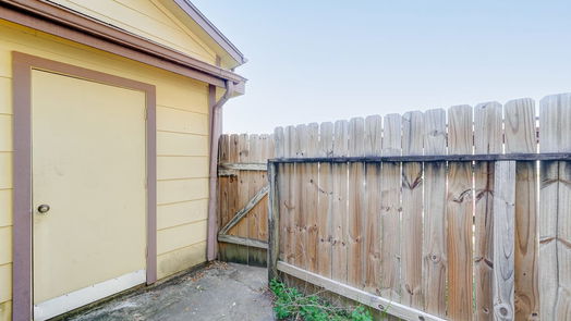 Humble 2-story, 2-bed 1881 Country Village Boulevard B-idx