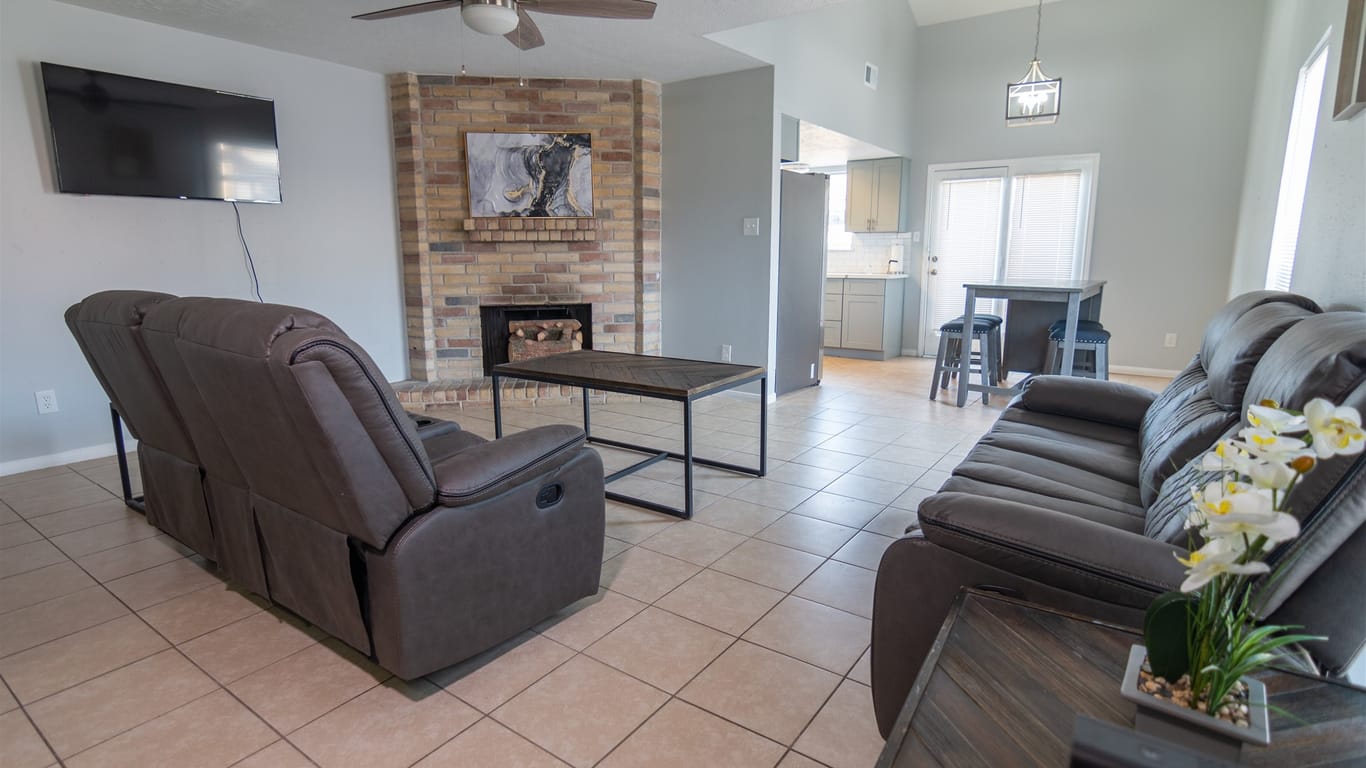 Humble 1-story, 2-bed 1871 Country Village Boulevard A-idx