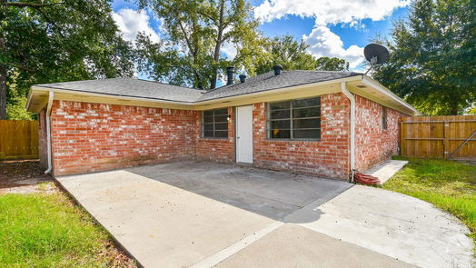 Humble 1-story, 3-bed 7307 Foxhurst Lane-idx