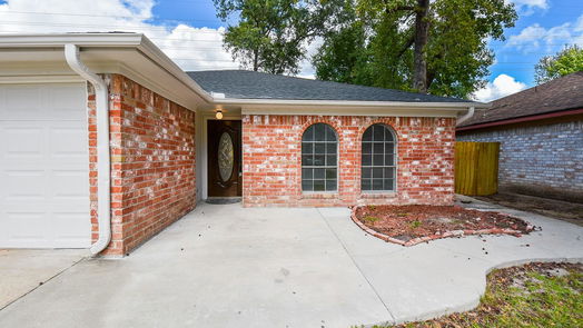 Humble 1-story, 3-bed 7307 Foxhurst Lane-idx